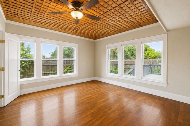 953 Myrta St, Kerrville, TX 78028