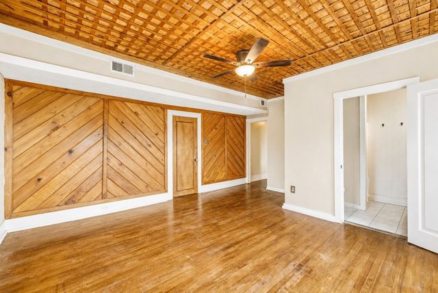 953 Myrta St, Kerrville, TX 78028