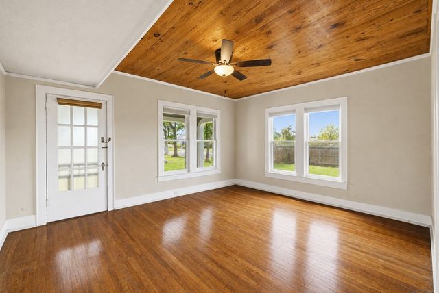 953 Myrta St, Kerrville, TX 78028