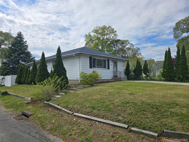 90 Blue Point Road, Selden, NY 11784