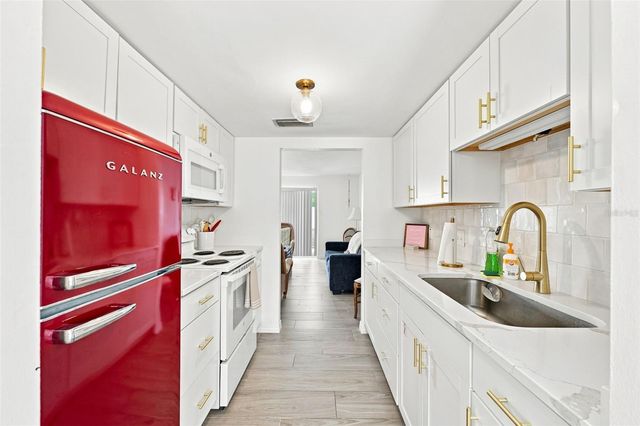 4215 E BAY DRIVE 1403, Clearwater, FL 33764
