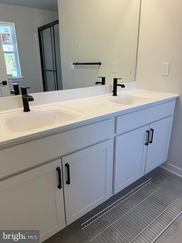 11 HEMPSTEAD RD, Hamilton, NJ 08610