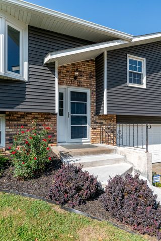 1970 Hollow View Drive, Bettendorf, IA 52722
