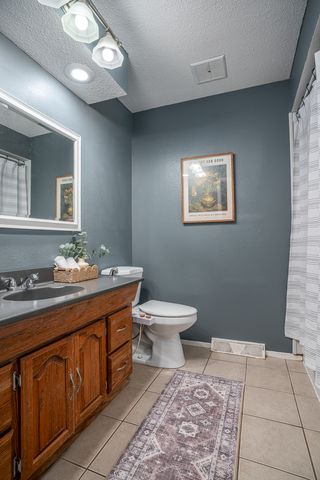 1970 Hollow View Drive, Bettendorf, IA 52722