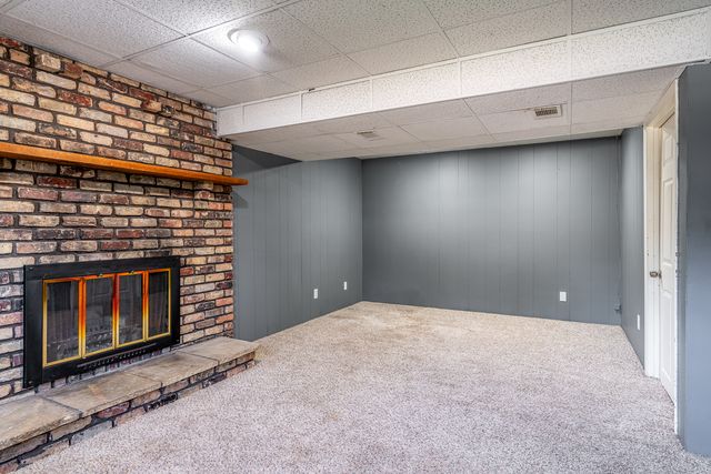 1970 Hollow View Drive, Bettendorf, IA 52722