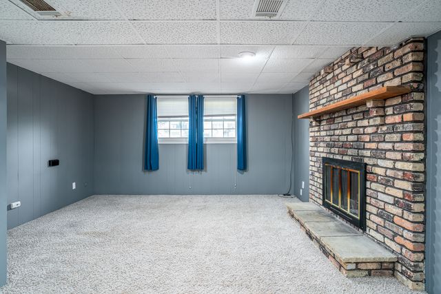 1970 Hollow View Drive, Bettendorf, IA 52722