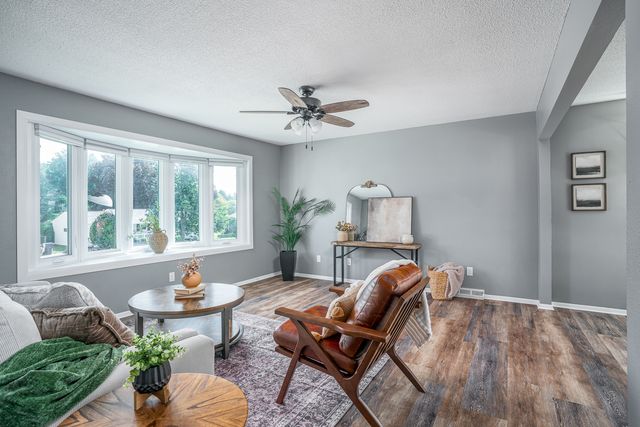 1970 Hollow View Drive, Bettendorf, IA 52722