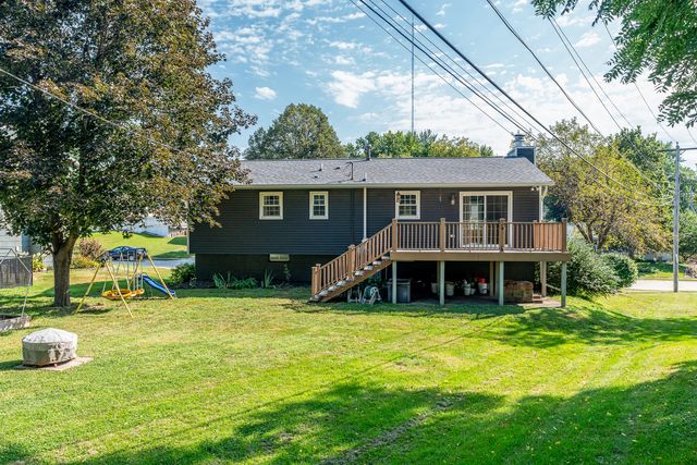 1970 Hollow View Drive, Bettendorf, IA 52722
