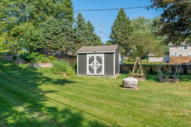 1970 Hollow View Drive, Bettendorf, IA 52722