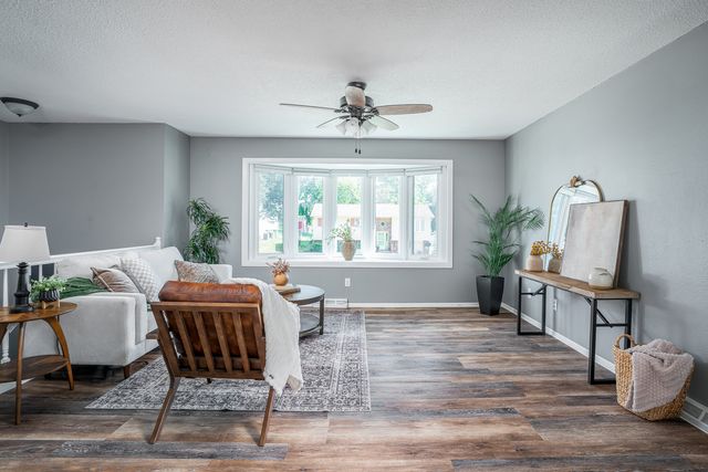 1970 Hollow View Drive, Bettendorf, IA 52722