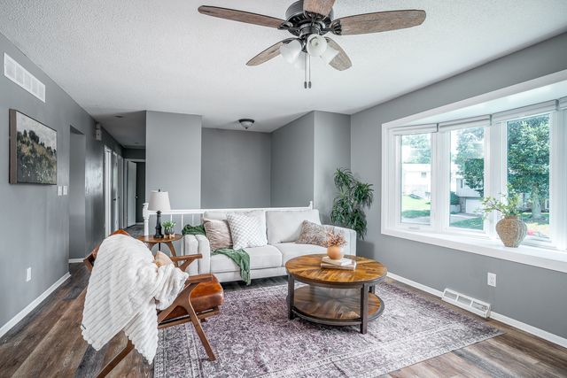 1970 Hollow View Drive, Bettendorf, IA 52722