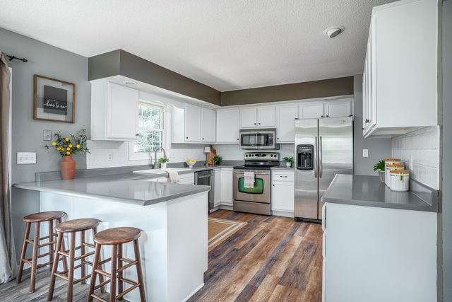 1970 Hollow View Drive, Bettendorf, IA 52722
