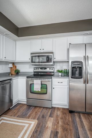 1970 Hollow View Drive, Bettendorf, IA 52722