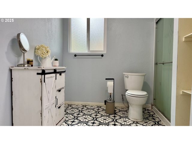 1207 E 11TH St, Newberg, OR 97132