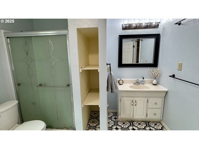 1207 E 11TH St, Newberg, OR 97132