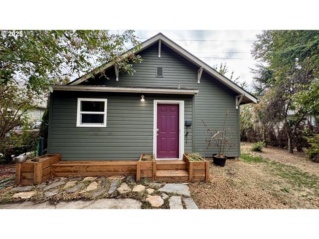 1207 E 11TH St, Newberg, OR 97132