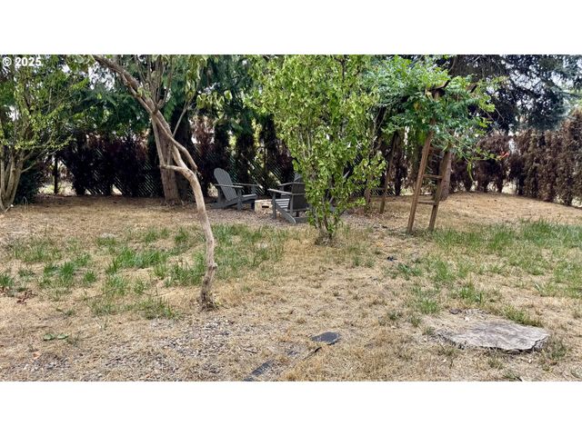 1207 E 11TH St, Newberg, OR 97132