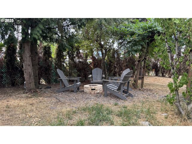 1207 E 11TH St, Newberg, OR 97132