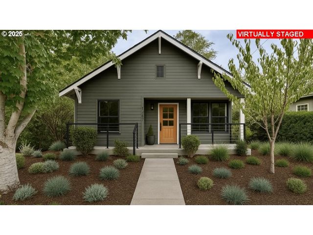 1207 E 11TH St, Newberg, OR 97132