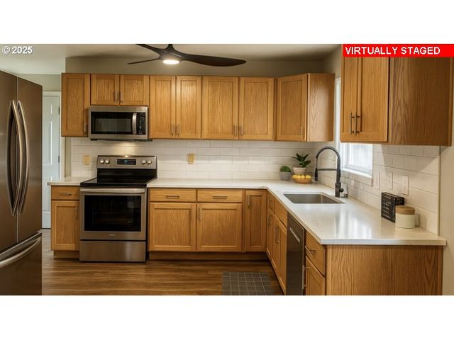 1207 E 11TH St, Newberg, OR 97132