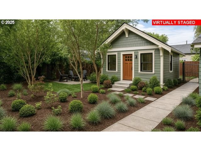 1207 E 11TH St, Newberg, OR 97132