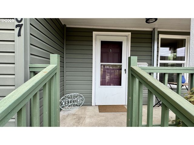 1207 E 11TH St, Newberg, OR 97132