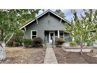 1207 E 11TH St, Newberg, OR 97132