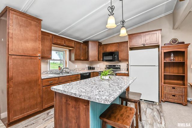 132 CENTER Street, North Pekin, IL 61554