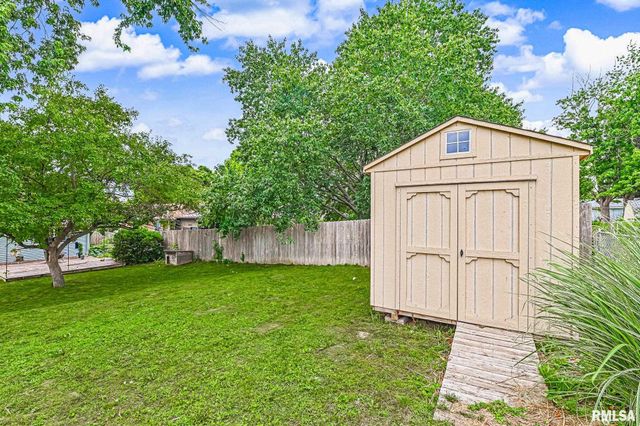 132 CENTER Street, North Pekin, IL 61554