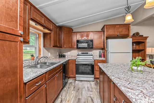 132 CENTER Street, North Pekin, IL 61554