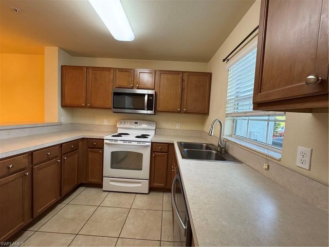 9093 Gervais CIR 1906, Naples, FL 34120