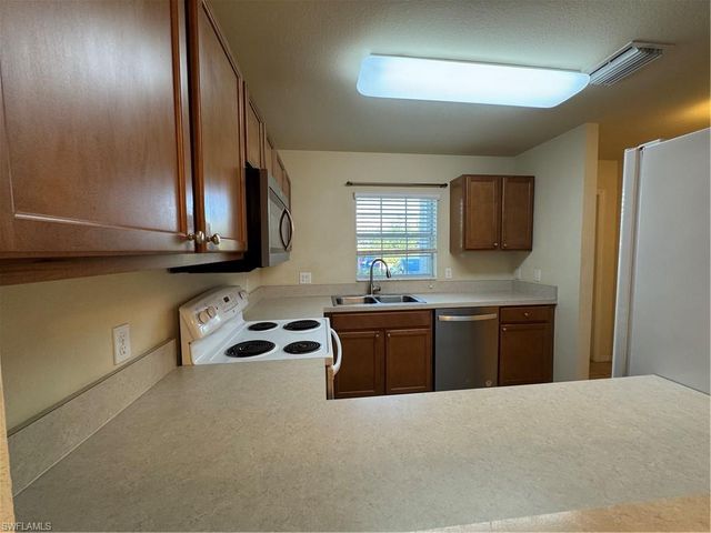 9093 Gervais CIR 1906, Naples, FL 34120