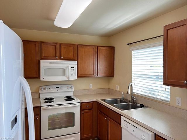 9093 Gervais CIR 1906, Naples, FL 34120