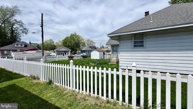 272 JEFFERSON ST, Carneys Point, NJ 08069