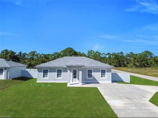 946 Hansen ST E, Lehigh Acres, FL 33974
