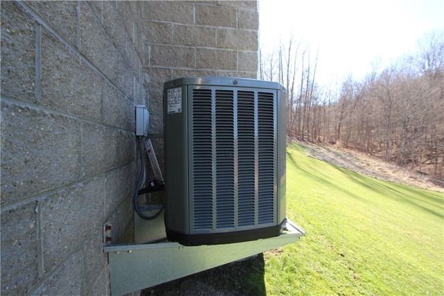 111 Brittany Drive, Long Branch Boro, PA 15432