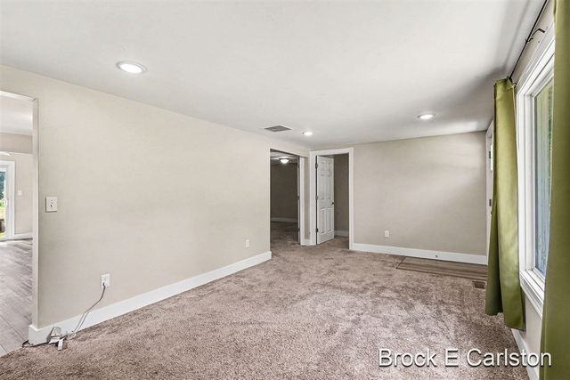 643 E Sternberg Road, Norton Shores, MI 49441