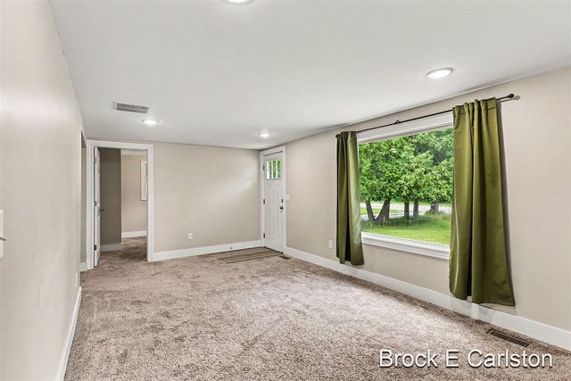 643 E Sternberg Road, Norton Shores, MI 49441