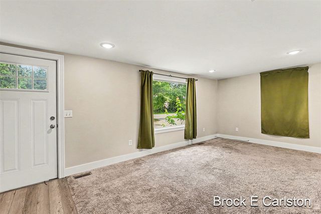 643 E Sternberg Road, Norton Shores, MI 49441