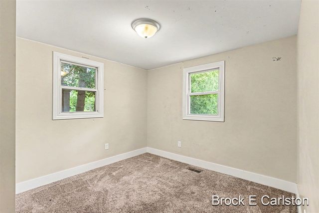 643 E Sternberg Road, Norton Shores, MI 49441