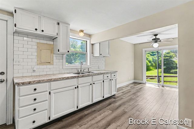643 E Sternberg Road, Norton Shores, MI 49441