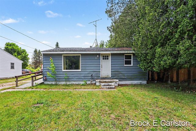 643 E Sternberg Road, Norton Shores, MI 49441