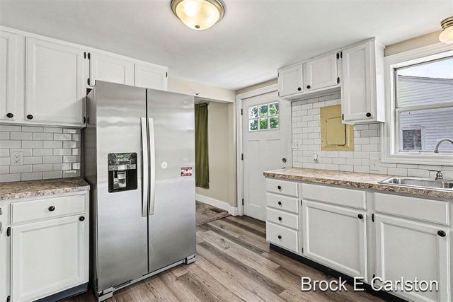 643 E Sternberg Road, Norton Shores, MI 49441