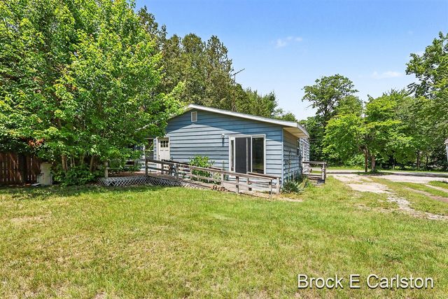 643 E Sternberg Road, Norton Shores, MI 49441