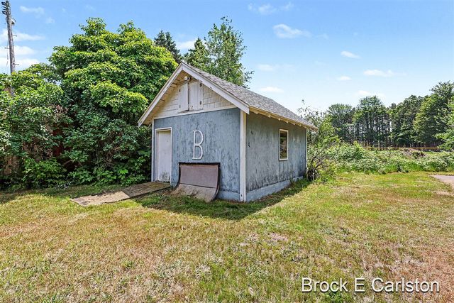 643 E Sternberg Road, Norton Shores, MI 49441