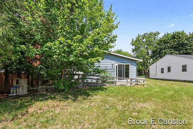 643 E Sternberg Road, Norton Shores, MI 49441