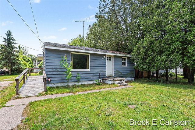 643 E Sternberg Road, Norton Shores, MI 49441