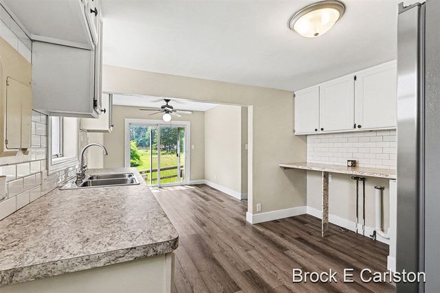 643 E Sternberg Road, Norton Shores, MI 49441