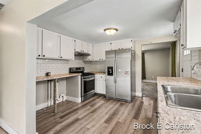 643 E Sternberg Road, Norton Shores, MI 49441