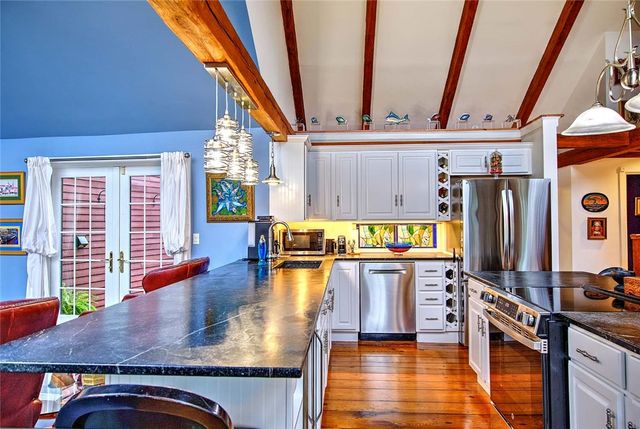 75 Macomber Lane, Portsmouth, RI 02871